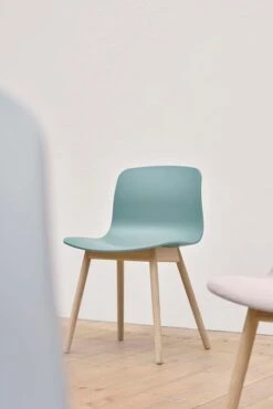 HAY About A Chair AAC12, Chêne Laqué - Dusty Blue 6 HAY About A Chair AAC12, Chêne Laqué - Dusty Blue -Hay AAC 12 wb lacquer base Shell dusty blue EE