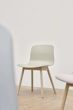 HAY About A Chair AAC12, Chêne Laqué - Vert Pastel -Hay AAC 12 wb lacquer base Shell pastel green