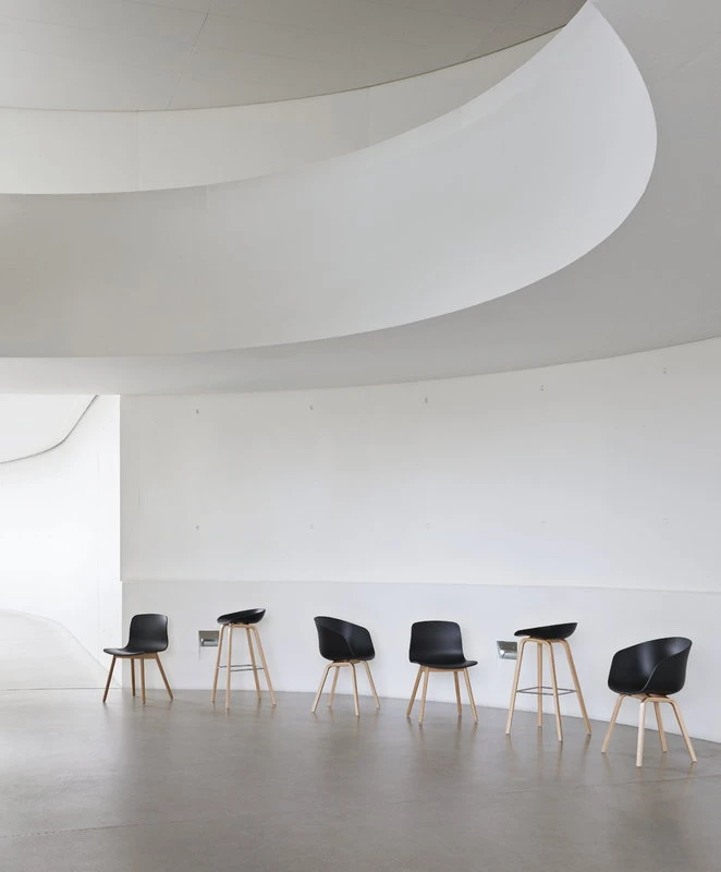 HAY About A Chair AAC12 Eco, Chêne Laqué - Noir 3 HAY About A Chair AAC12 Eco, Chêne Laqué - Noir – Image 3