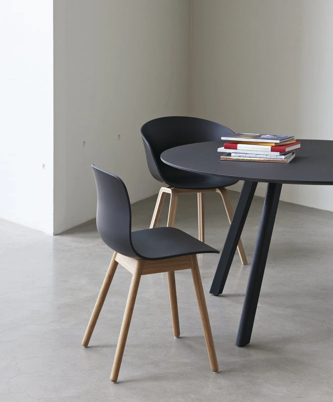 HAY Table Ronde CPH25, 140 cm, Chêne Laqué Noir - linoléum Noir – Image 2