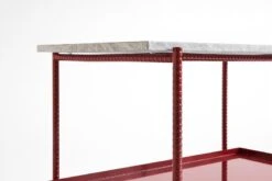 HAY Table D’appoint Rebar 75 x 44 cm, Barn Red - Marbre Gris -Hay AD130 A391 AK87 Rebar Side Table L75xW44xH55 grey marble tabletop barn red powder coated steel tray and frame detail 03role