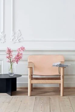 HAY Table Slit, 65 Cm, Noir -Hay Bernard matt lacquered oak nature leather Slit Table Round black