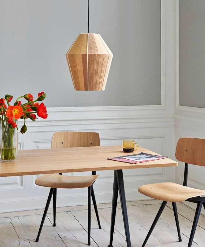 HAY Table Pyramid 02, Noir - chêne Laqué Mat 6 HAY Table Pyramid 02, Noir - chêne Laqué Mat – Image 6