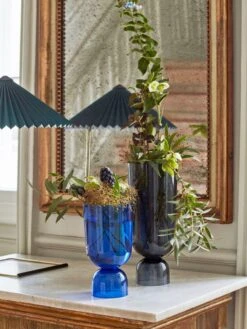 HAY Vase Bottoms Up, Modèle S, Bleu électrique -Hay Bottoms Up Vase S eclectic blue Bottoms Up Vase L navy blue Matin Table Lamp green shade