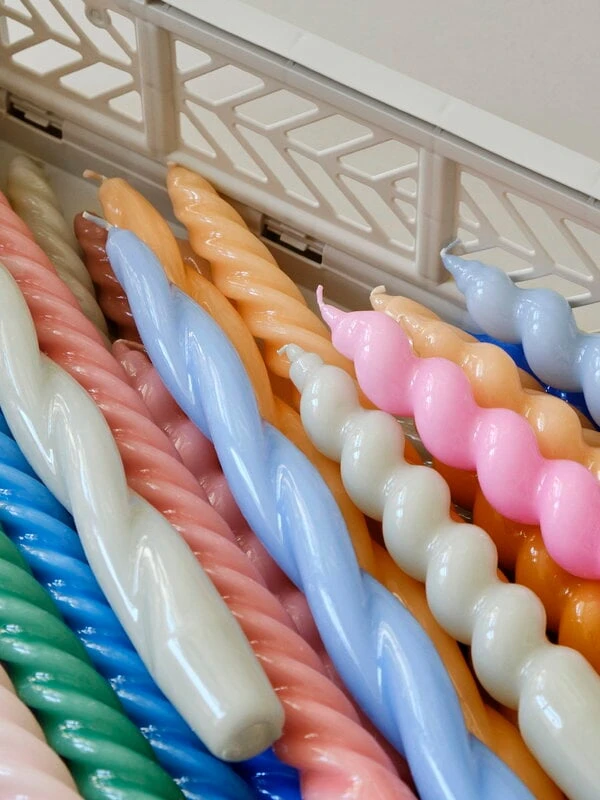 HAY Bougies Long Twist, Lot De 6, Lilas - bleu Clair - dark Peach 3 HAY Bougies Long Twist, Lot De 6, Lilas - bleu Clair - dark Peach – Image 3