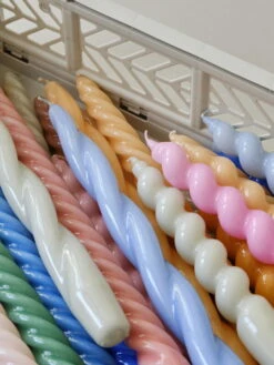 HAY Bougie Spiral, Mandarine 7 HAY Bougie Spiral, Mandarine -Hay Candle family 01