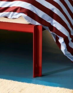 HAY Housse De Couette Été, Bordeaux - bleu Ciel 10 HAY Housse De Couette Été, Bordeaux - bleu Ciel -Hay Connect Bed maroon red 1