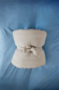 HAY Couvre-lit Crinkle, 260 x 260 cm, Cool Grey 7 HAY Couvre-lit Crinkle, 260 x 260 cm, Cool Grey -Hay Crinkle Bedspread cool grey Duo Duvet Cover sky blue 1