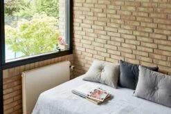 HAY Coussin Dot, Steelcut Trio, Gris Foncé 5 HAY Coussin Dot, Steelcut Trio, Gris Foncé -Hay Crinkle Bedspread light blue Dot Cushion Tint