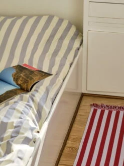 HAY Housse De Couette Été, Bleu Clair -Hay Ete Bedlinen Set light blue Stripes and Stripes raspberry ripple