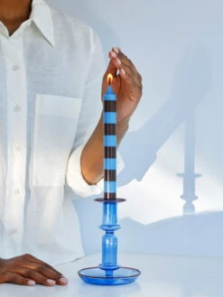 HAY Bougies Stripe, Lot De 4, Bleu -Hay Flare M light blue with red rim Stripe Candle blue and bordeaux
