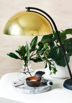 HAY Lampe De Table Cloche, Laiton 11 HAY Lampe De Table Cloche, Laiton -Hay Glo1 suvi kesalainen pysty