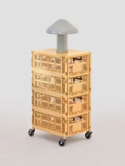 HAY Couvercle Colour Crate, M, Jaune Doré -Hay HAY Colour Crate M golden yellow HAY Colour Crate Lid M golden yellow HAY Colour Crate Wheels Pao Portable cool grey 1