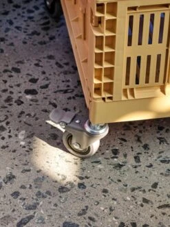 HAY Couvercle Colour Crate, L, Jaune Doré -Hay HAY Colour Crate Wheels HAY Colour Crate L golden yellow 1