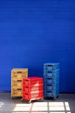HAY Colour Crate, M, Plastique Recyclé, Bleu électrique -Hay HAY Colour Crate Wheels HAY Colour crate M red and electric blue HAY Colour crate Lid M red and electric blue HAY Colour crate L golden yellow HAY Colour crate Lid L golden yellow 2
