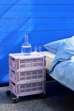 HAY Housse De Couette Outline, Bleu Doux 9 HAY Housse De Couette Outline, Bleu Doux -Hay HAY Colour crate M lavender HAY Colour crate Lid M lavender Rim Carafe clear with black rim Rim Glass set of 2 clear with black rim Outline Duvet Cover 140x200 soft blue 1