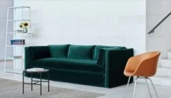 HAY Canapé Hackney, 3 Places, Lola Vert Foncé 6 HAY Canapé Hackney, 3 Places, Lola Vert Foncé -Hay Hackney 3 seater Lola dark green Rebar Moire Kelim grey AAC27 silk cognac2C chrome base Eiffel Shelf warm sand 1