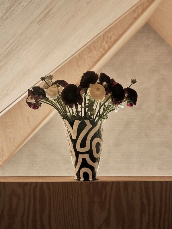 HAY Vase Shadow Jessica Hans , Noir - blanc 5 HAY Vase Shadow Jessica Hans , Noir - blanc – Image 5