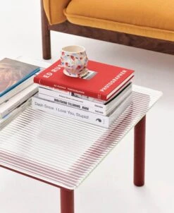 HAY Table Kofi 60 x 60 cm, Chêne Laqué Barn Red - verre Strié -Hay Kofi clear reeded glass barn red wb lacquer oak Jessica Hans Mug melting pot 1