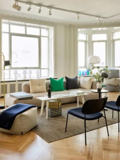 HAY Tapis Moiré Kelim, Cannelle -Hay Mags Soft 3 Seater comb 4 right Metaphore 027 beige stitching Moire Kelim cinnamon CPH Deux 215 Bench L140xW35xH45 pearl white laminate pearl white plywood