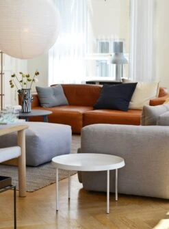 HAY Table Basse Tulou 55 cm, Blanc Cassé 11 HAY Table Basse Tulou 55 cm, Blanc Cassé -Hay Mags Soft Low Armrest Silk SIL0250 Mags Soft Low Armrest Linara 443 Mags Soft Ottoman Linara 443 Rice Paper Shade Tree Trunk white Tulou Coffee Table white 2