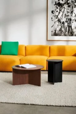 HAY Table Slit Wood, 35 cm, Modèle Haut, Noir -Hay Mags Soft Low 3 Seater comb 10 Left Metaphor 033 beige stitching Slit Table Wood Round XL walnut Mags 09 Cushion Vidar 932 1