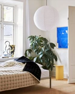 HAY Table Slit, 35 Cm, Modèle Haut, Jaune Clair 9 HAY Table Slit, 35 Cm, Modèle Haut, Jaune Clair -Hay Mega Dot black and cream Slit Table light yellow Rice Paper Shade