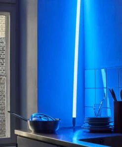 HAY Lampe LED Neon Tube Slim, 120 cm, Bleu 5 HAY Lampe LED Neon Tube Slim, 120 cm, Bleu -Hay Neon Tube LED ice blue