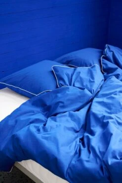 HAY Taie D’oreiller Outline, Bleu Vif 8 HAY Taie D’oreiller Outline, Bleu Vif -Hay Outline Duvet Cover 140x200 vivid blue Outline Pillow Case 63x60 soft vivid blue 02 1