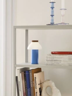 HAY Lampe De Table PC Portable, Bleu Ciel 9 HAY Lampe De Table PC Portable, Bleu Ciel -Hay PC Portable sky blue Flare Tall light blue with red rim Flare Medium pink with blue rim