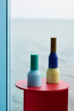 HAY Bougie Pillar, Modèle L, Jaune Citron 6 HAY Bougie Pillar, Modèle L, Jaune Citron -Hay Pillar Candle S Tall light blue Pillar Candle L lime yellow Slit Table Wood Round High candy red wb lacquered oak