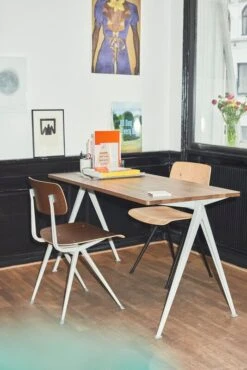 HAY Chaise Result, Beige - chêne Fumé -Hay Pyramid Table 01 matt lacquered oak beige frame Result Chair wb lacquer oak seat black base Result Chair smoked wb lacquer oak seat beige base 1