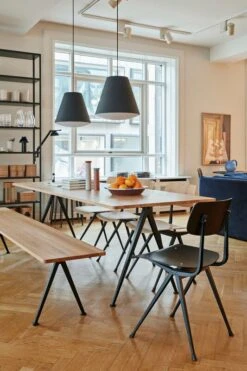 HAY Chaise Result, Noir 10 HAY Chaise Result, Noir -Hay Pyramid Table 02 matt lacquer oak black base Sinker soft black Pyramid Bench 12 matt lacquer oak black base Result Chair black wb lacquer oak