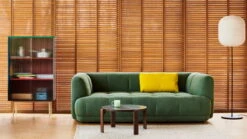 HAY Pied Pour Lampadaire Common, Acier Soft Black -Hay Quilton 2 Seater Linara 100 Mags Cushion 10 Vidar 443 Colour Cabinet Tall multi with glass doors Rey Coffee Table umber brown Common Rice Paper Shade Oblong Common Floor Lamp soft black