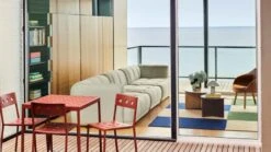 HAY Table Slit Wood, 45 cm, Noyer Laqué 6 HAY Table Slit Wood, 45 cm, Noyer Laqué -Hay Quilton Comb 5 Mode 009 Balcony Table iron red Balcony Chair iron red