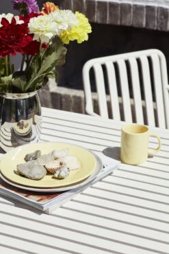 HAY Assiette Rainbow, Petit Modèle, Jaune Pâle 8 HAY Assiette Rainbow, Petit Modèle, Jaune Pâle -Hay Rainbow Mug light yellow Palissade cream white