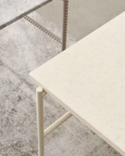 HAY Table Basse Rebar, 100 x 104 cm, Albâtre - marbre Beige -Hay Rebar Coffee Table L80xW49xH405 beige marble tabletop alabaster powder coated steel frame detail