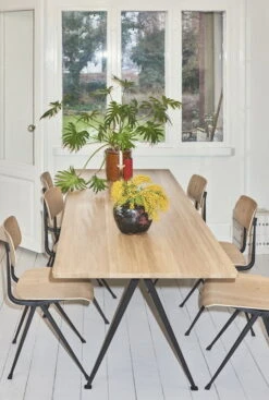 HAY Table Pyramid 02, Noir - chêne Laqué Mat 8 HAY Table Pyramid 02, Noir - chêne Laqué Mat -Hay Result Pyramid catalogue 22