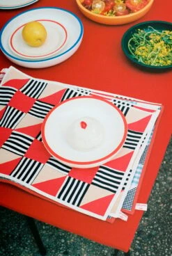 HAY Set De Table Sobremesa, Rayures, Rouge -Hay Sobremesa Serving Bowl S white with red rim Sobremesa Place Mat stripe red