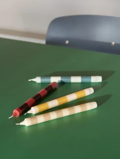 HAY Bougie Stripe, Rouge - Bordeaux 7 HAY Bougie Stripe, Rouge - Bordeaux -Hay Stripe Candle