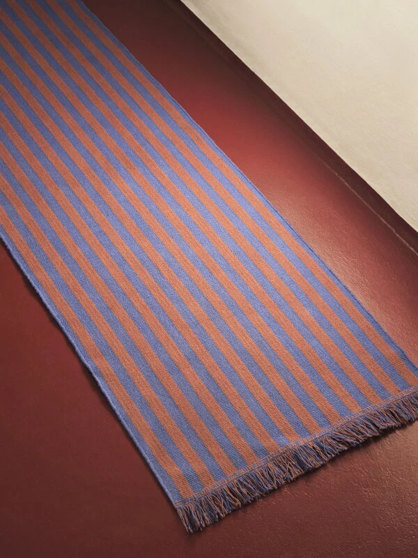 HAY Tapis Stripes And Stripes, 65 X 300 cm, Navy Cacao 2 HAY Tapis Stripes And Stripes, 65 X 300 cm, Navy Cacao – Image 2