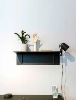 HAY Lampe à Pince Noc, Gris Foncé 8 HAY Lampe à Pince Noc, Gris Foncé -Hay brackets incl. black Noc Clip dark grey Wooden Hand Flowerpot With Saucer grey