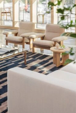 HAY Table Kofi 100 x 100 cm, Chêne Laqué - verre Transparent -Hay showroom maaliskuu22 Fds2